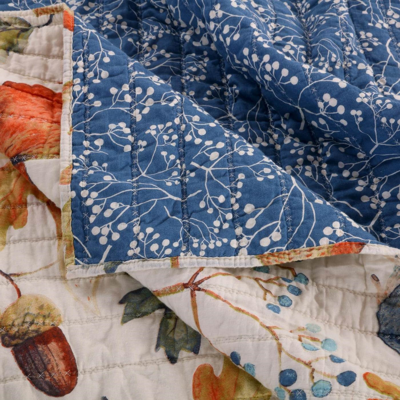 3 Piece FarmHouse Blues Friendly Animals Cotton Reversible Quilt Set, King