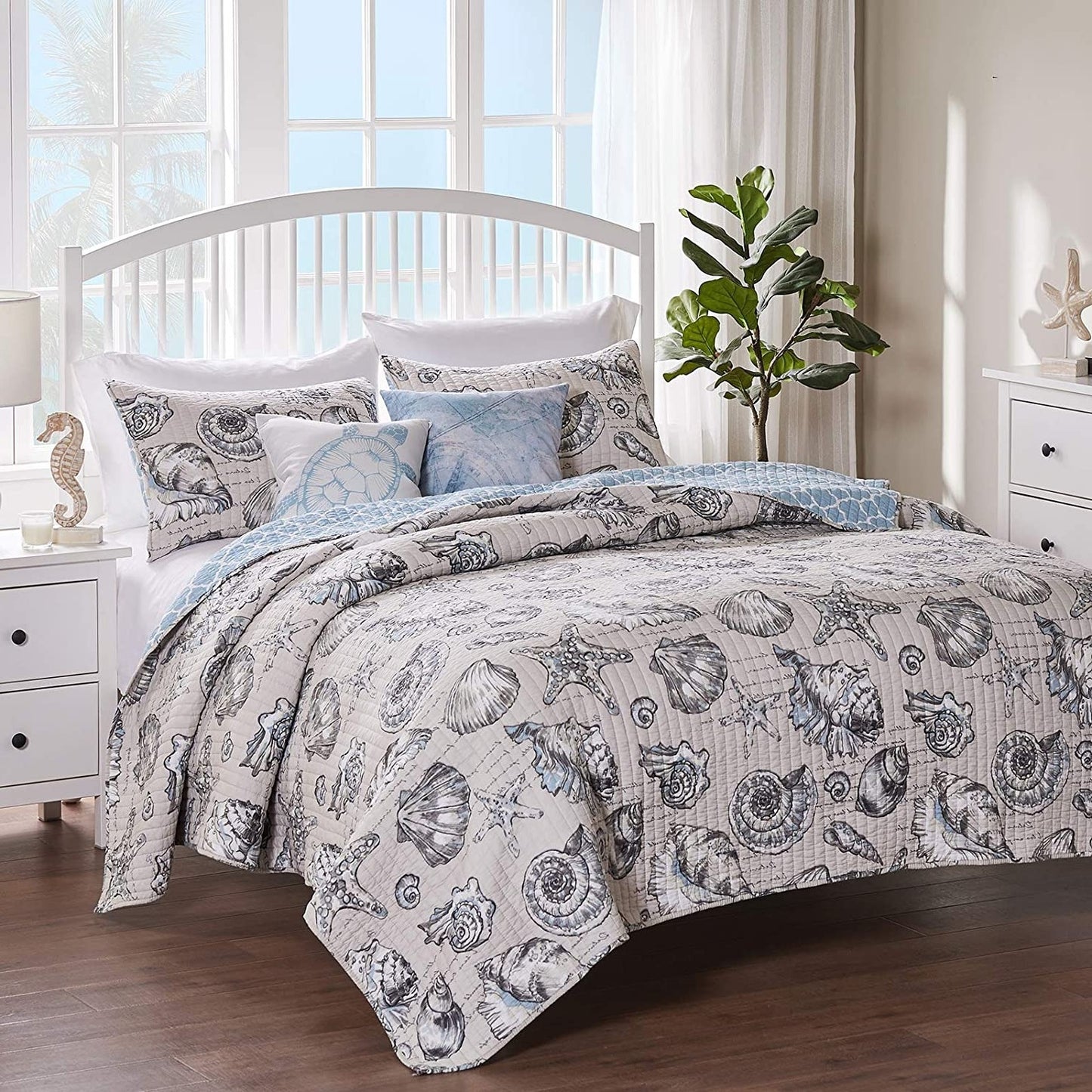 3 Piece Microfiber Beach Shells Coastal Quilt Set, King/California King