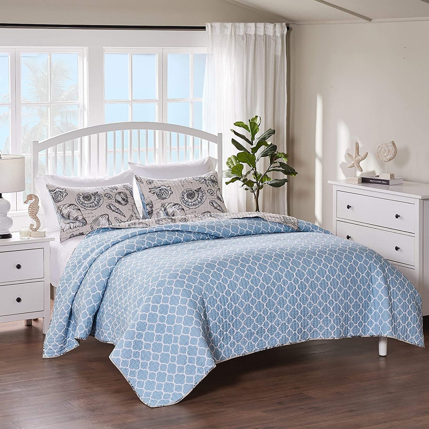 3 Piece Microfiber Beach Shells Coastal Quilt Set, King/California King