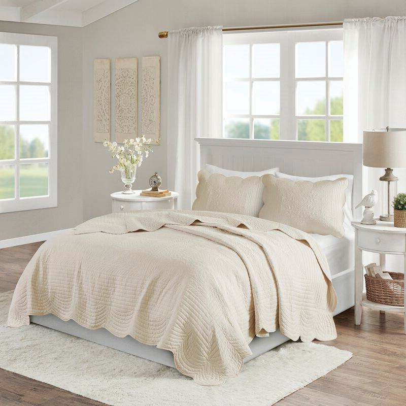 Full/Queen Size 3 Piece Reversible Scalloped Edges Microfiber Quilt Set in Cream