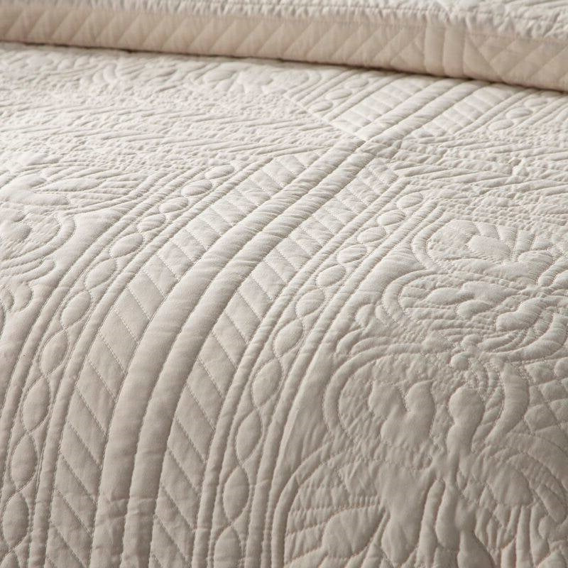 Full/Queen Size 3 Piece Reversible Scalloped Edges Microfiber Quilt Set in Cream