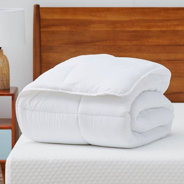 Full Size All Seasons Plush White Polyester Down Alternative Comforter
