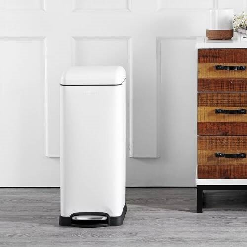 8 gL Retro White Steel Step On Garbage Trash Can