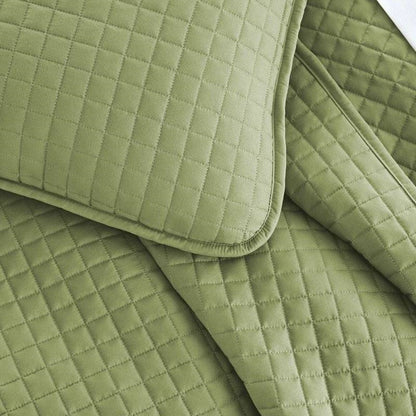 Full/Queen Lightweight Sage Ultra Soft 3-Piece Microfiber Quilt Set