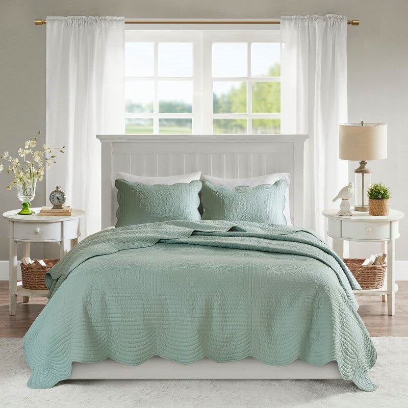 Full/Queen Size 3 Piece Reversible Scalloped Edges Microfiber Quilt Set in Seafoam