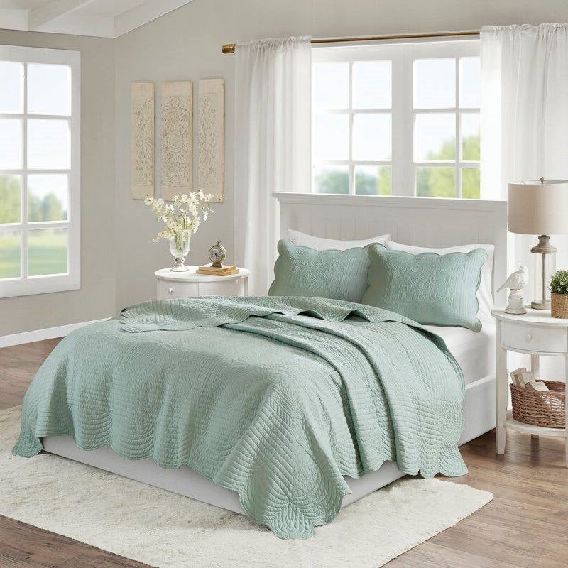 Full/Queen Size 3 Piece Reversible Scalloped Edges Microfiber Quilt Set in Seafoam