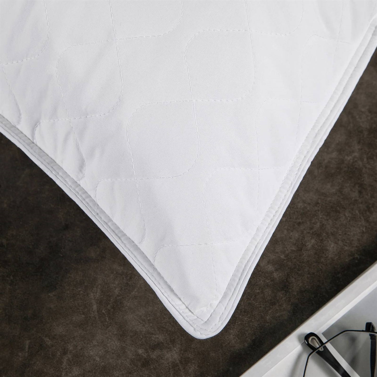 Set of 2 King size Gusseted Goose Down Feather Pillow in Organic Cotton Fabric