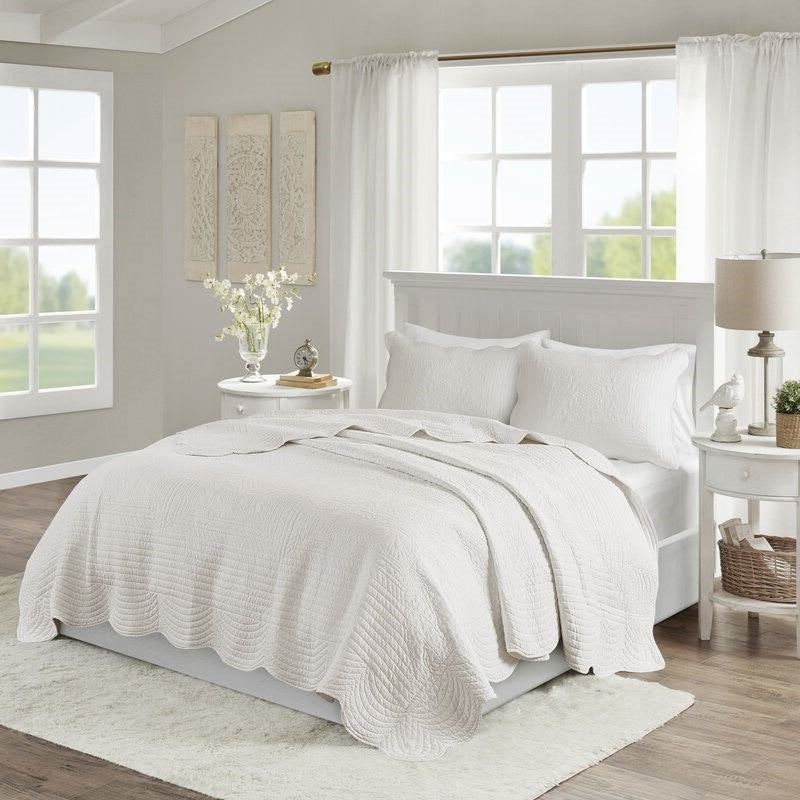 Full/Queen Size 3 Piece Reversible Scalloped Edges Microfiber Quilt Set in White
