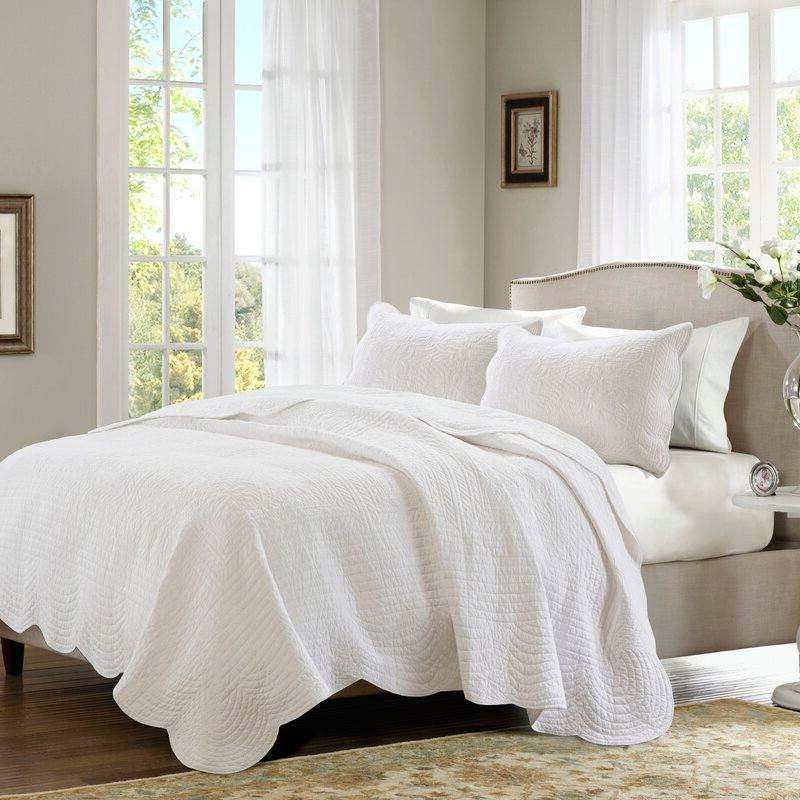 Full/Queen Size 3 Piece Reversible Scalloped Edges Microfiber Quilt Set in White