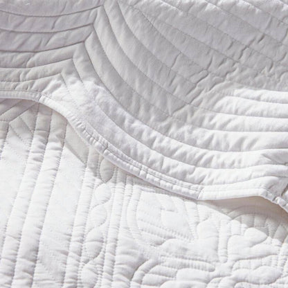 Full/Queen Size 3 Piece Reversible Scalloped Edges Microfiber Quilt Set in White